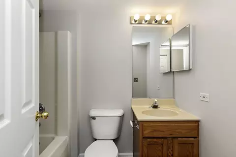 Bath - 1104 Yorkshire Ct #A, Elgin, IL 60120 photo 2 of 2
