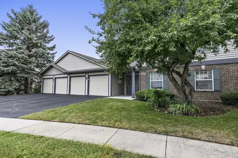 1104 Yorkshire Ct #A, Elgin, IL 60120