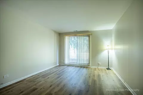 Living - Undisclosed, Hazel Crest, IL 60429 photo 6 of 7