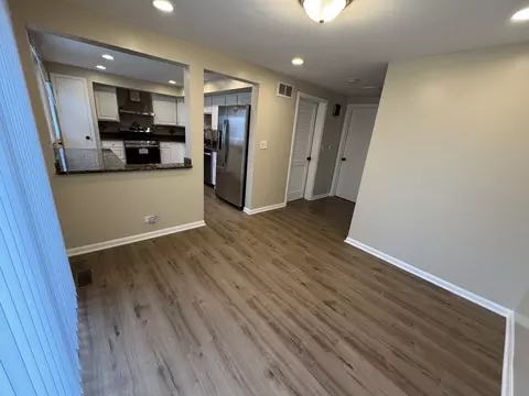 9283 Dee Rd, Des Plaines, IL 60016 photo 4