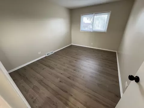 9283 Dee Rd, Des Plaines, IL 60016 photo 15
