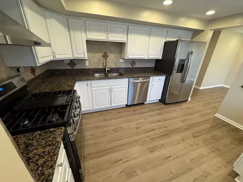 9283 Dee Rd, Des Plaines, IL 60016 photo 2