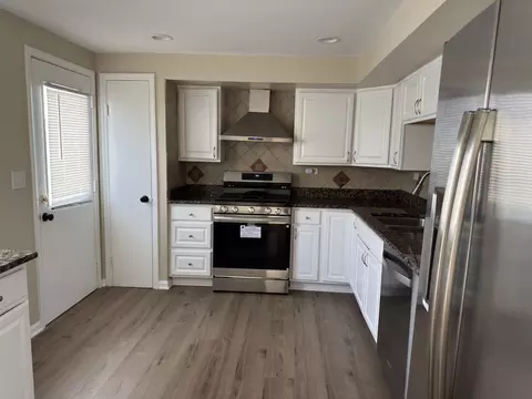 9283 Dee Rd, Des Plaines, IL 60016 photo 3
