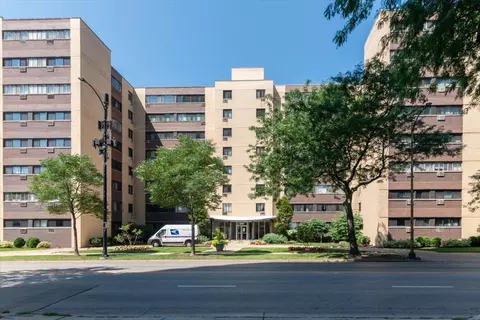 6300 N Sheridan Rd #710, Chicago, IL 60660