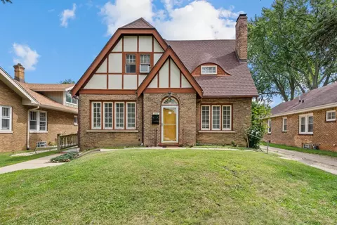 1331 N Ash St, Waukegan, IL 60085