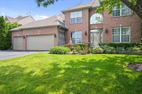 1839 Kings Gate Ln, Crystal Lake, IL 60014