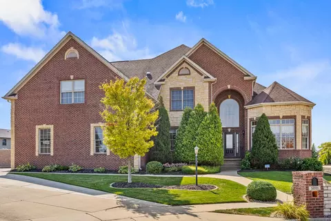 5021 Chestnut Grove Dr, Champaign, IL 61822