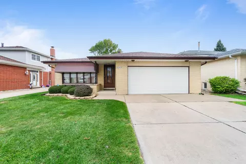 10415 S Knox Ave S, Oak Lawn, IL 60453