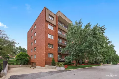 127 Acacia Cir #203, Indian Head Park, IL 60525