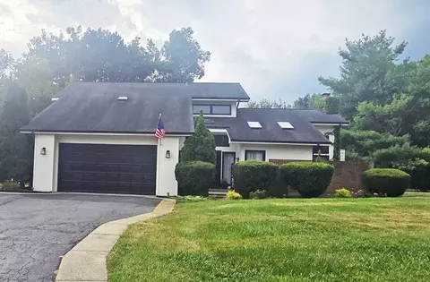 2 Westwind Ct, Hawthorn Woods, IL 60047