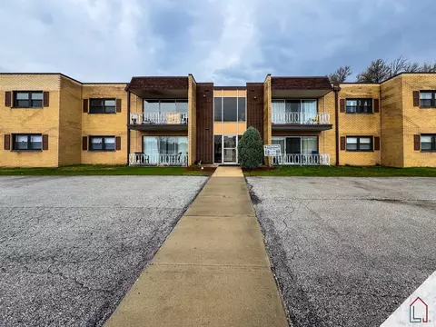18320 Cherry Creek Dr #3, Homewood, IL 60430