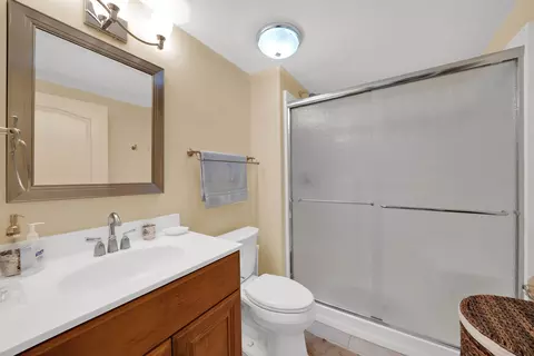 Bath - 13151 S Lake Mary Dr, Plainfield, IL 60585 photo 4 of 7