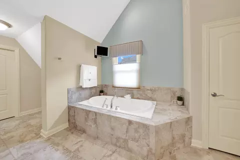 Bath - 13151 S Lake Mary Dr, Plainfield, IL 60585 photo 1 of 7