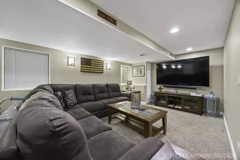 Living - 227 Faircroft Rd, Bartlett, IL 60103 photo 4 of 4