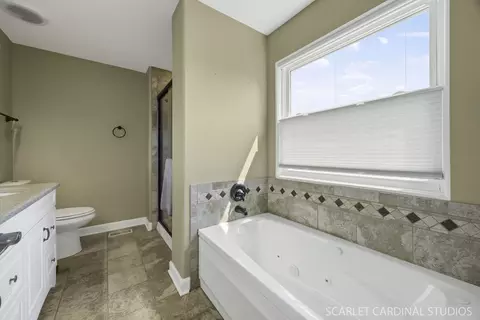 Bath - 227 Faircroft Rd, Bartlett, IL 60103 photo 3 of 4