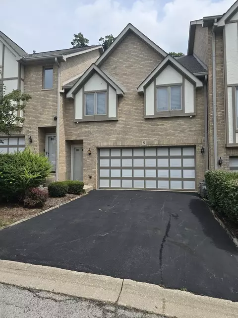 5 S Cliffside Dr #5, Willow Springs, IL 60480