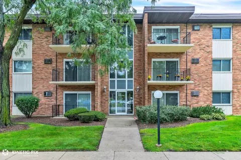 9720 S Karlov Ave #202, Oak Lawn, IL 60453