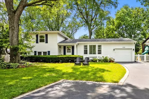 1703 Chatham Cir, Deerfield, IL 60015