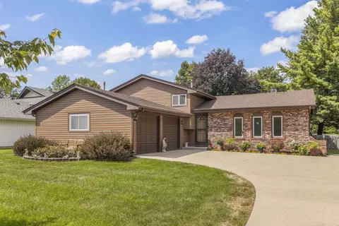 1135 Hidden Spring Dr, Naperville, IL 60540