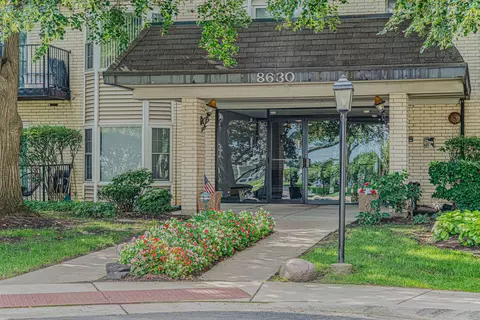8630 Waukegan Rd #316, Morton Grove, IL 60053