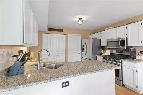423 Spaulding Rd, Bartlett, IL 60103 photo 11