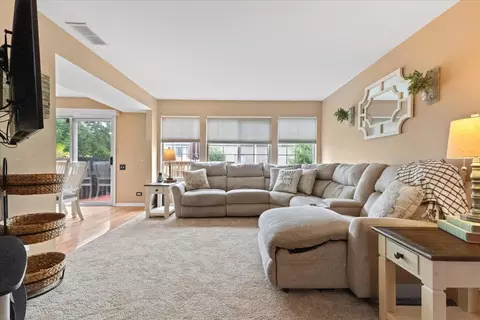 423 Spaulding Rd, Bartlett, IL 60103 photo 4