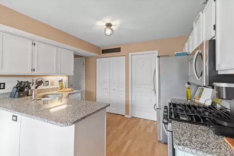 423 Spaulding Rd, Bartlett, IL 60103 photo 10