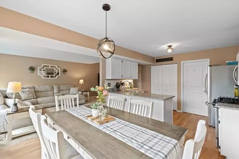 423 Spaulding Rd, Bartlett, IL 60103 photo 9