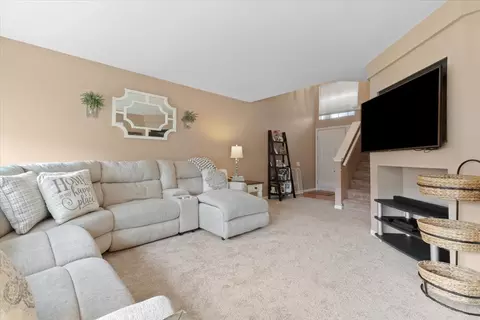 423 Spaulding Rd, Bartlett, IL 60103 photo 6