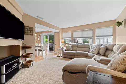 423 Spaulding Rd, Bartlett, IL 60103 photo 5