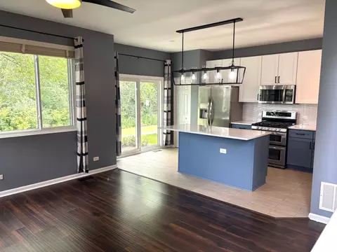 2468 Reflections Dr, Aurora, IL 60502 photo 9