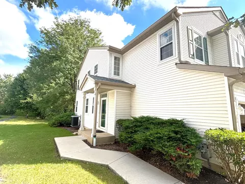 2468 Reflections Dr, Aurora, IL 60502 photo 2