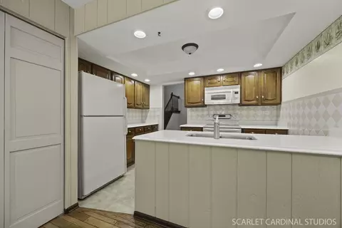 Kitchen - 1040 Creekside Dr, Wheaton, IL 60189 photo 1 of 2