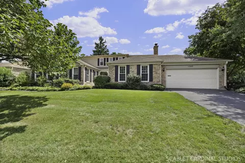 1040 Creekside Dr, Wheaton, IL 60189