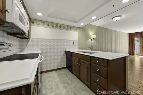 Kitchen - 1040 Creekside Dr, Wheaton, IL 60189 photo 2 of 2