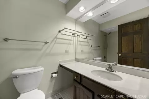 Bath - 1040 Creekside Dr, Wheaton, IL 60189 photo 3 of 3