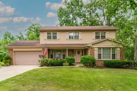 4 Londonderry Ln, Lincolnshire, IL 60069