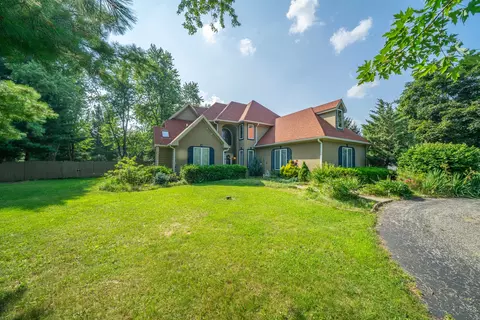 9817 N Hunters Ln, Spring Grove, IL 60081