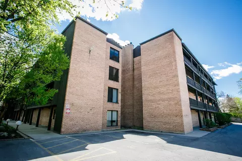 460 N Main St #N406A, Wauconda, IL 60084