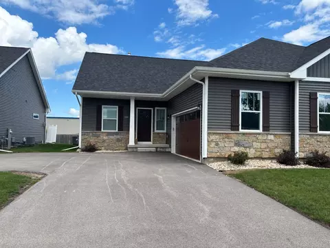 530 Anjali Ct #-, Sycamore, IL 60178