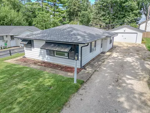 2100 Greengold St, Crest Hill, IL 60403