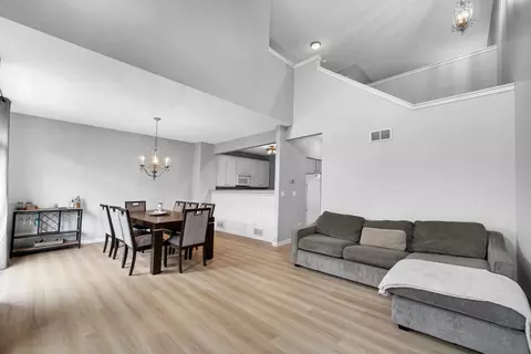 5232 Cobblers Xing, Mchenry, IL 60050 photo 8