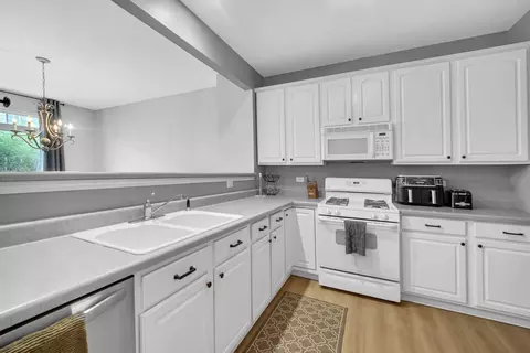 5232 Cobblers Xing, Mchenry, IL 60050 photo 6