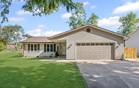 608 W Dianne Ln, Mahomet, IL 61853