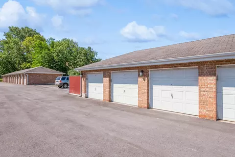 Exterior - 4931 E Circle Dr #103, Crestwood, IL 60418 photo 2 of 3
