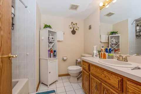 Bath - 4931 E Circle Dr #103, Crestwood, IL 60418 photo 2 of 2