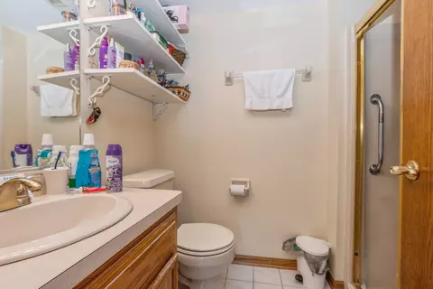 Bath - 4931 E Circle Dr #103, Crestwood, IL 60418 photo 1 of 2