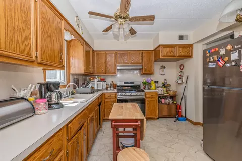 Kitchen - 4931 E Circle Dr #103, Crestwood, IL 60418 photo 1 of 1