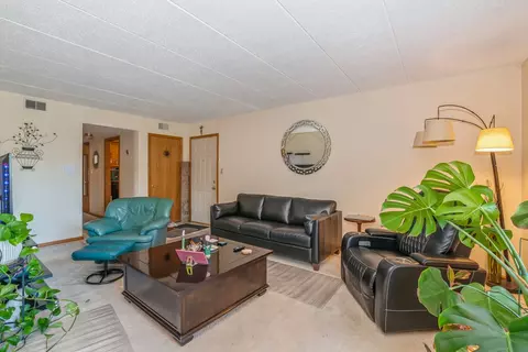 Living - 4931 E Circle Dr #103, Crestwood, IL 60418 photo 2 of 2