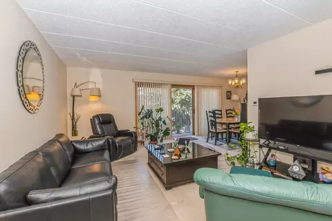 Living - 4931 E Circle Dr #103, Crestwood, IL 60418 photo 1 of 2